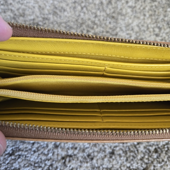 Fossil Tan Leather Women's Wallet - Picture 11 of 11